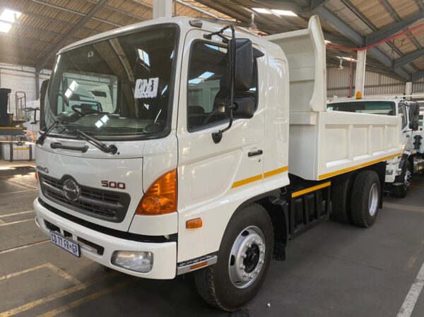 2012-Hino-13-240-6-cm-tipper-152000-km